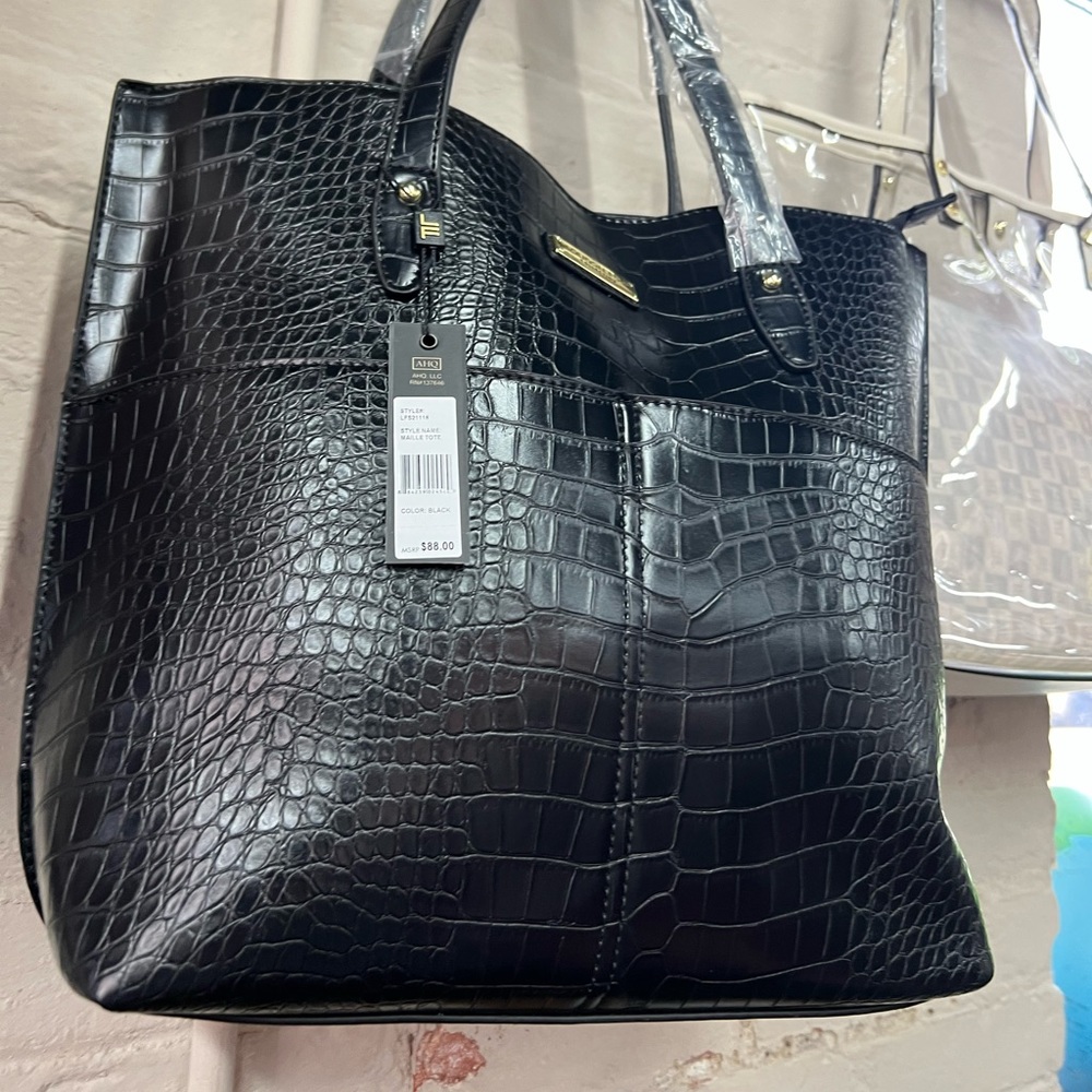 London Fog hobo bag brand new reg price 88 selling price $35
